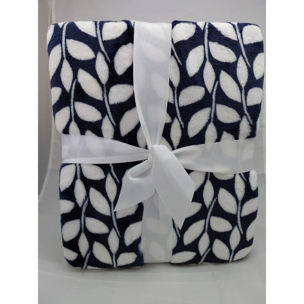 Home Expressions Twin / Twin XL Velvet Plush Blanket 66” X 94” LEAF NAVY, New